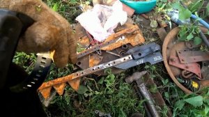 клепаю пятку нож режущего аппарата коса жатки