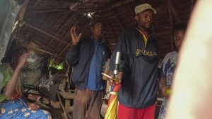 КЕНИЙСКОЕ НАЦИОНАЛЬНОЕ БУХЛО НА КОКОСЕ ОБЩЕНИЕ С МЕСТНЫМИ АФРИКАНКАМИ