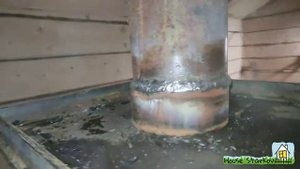 Готовлю стальную печь к обкладке трубы кирпичом.