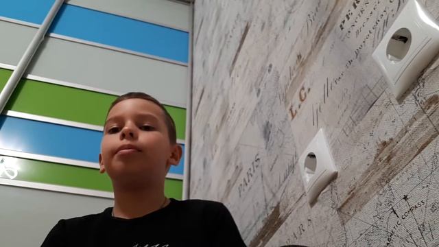 пробую чипсы от Влада а4 ,(сырные)