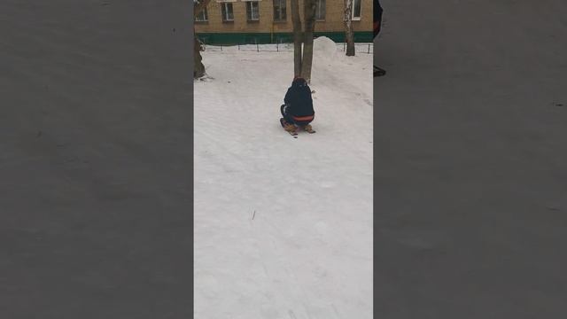 Зимние забавы на нашей горке с любимым папой(4)