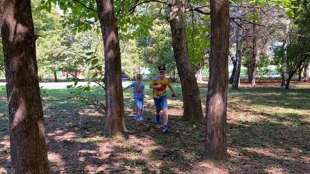 СИРЕНОГОЛОВЫЙ В РЕАЛЬНОЙ ЖИЗНИ в ЛЕСУ! Сиреноголовый ПРЕСЛЕДУЕТ нас в ЛЕСУ. Веня и Сеня SIREN HEAD