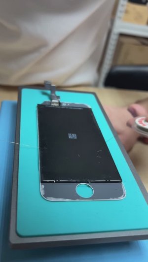 Переклейка стекла на iPhone 5S