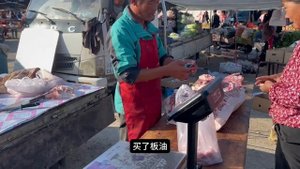 老孟農村大集賣豬肉,這半頭豬不大一會兒就賣完了,這豬肉賣得真過癮! 【老孟立福vlog】