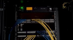 Автономная система газового пожаротушения R-line для серверных стоек и закрытых шкафов