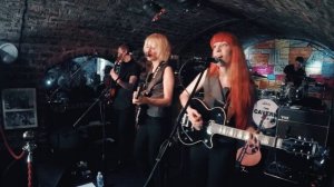 She Loves You (The Beatles Cover) - MonaLisa Twins (Live at the Cavern Club)