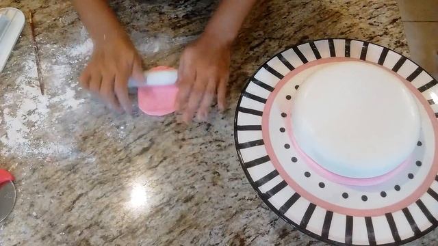 Mini Pastel De Fondant Diceñado Tutorial