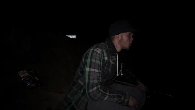 Ночная рыбалка на фидер.Ловля леща ночью. смотреть онлайн