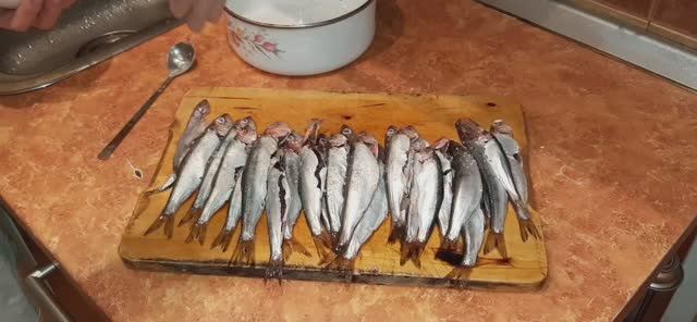 Жарим мелкую салаку