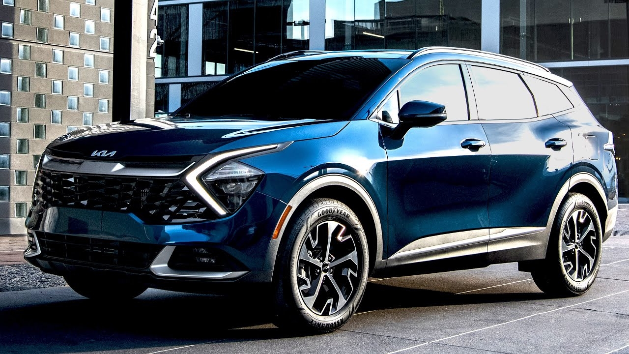Kia Sportage 2023 г.в. Демонтаж мониторов магнитолы и комбинации приборов. Своими руками.