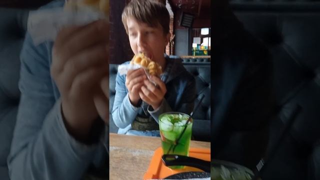 кушаем Гонконгские вафли) смотреть онлайн