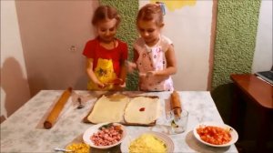 Марья и София готовят вкусную пиццу для детей!