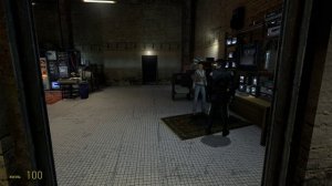 Гордон Фримен надевает свой костюм