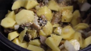 Попробуйте такую вкусную картошку с лесными грибами - готовим в мультиварке