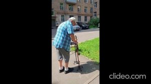 Преодоление бордюра с роллаторами и тростями. Движение и регулировка правильной высоты тростей