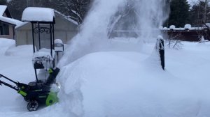 Снегоуборщик аккумуляторный GREENWORKS GD82STK8