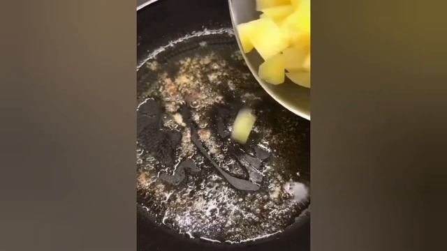 Такой жареной картошки вы еще не кушали. Безумно простой рецепт, и Оочень вкусный.