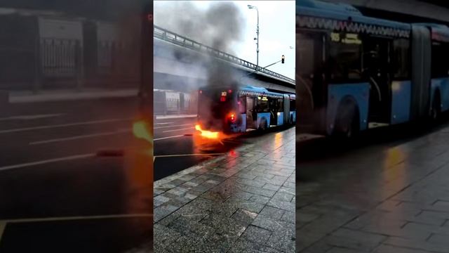 Загорелся автобус у ВДНХ в Москве