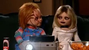 Чаки Тиффани и Глен смотрят летние слайды