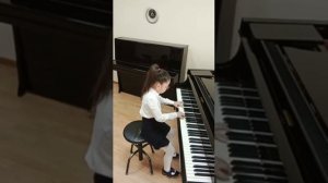 К.Черни Этюд N 46 ,  П.И.Чайковский  "Итальянская  песенка" , Ю. Щуровский  "Танец"