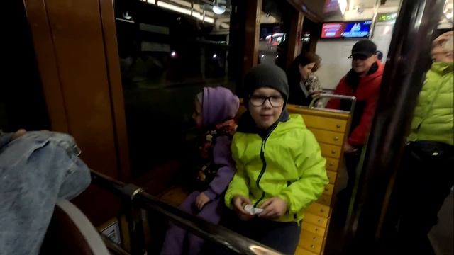 НИЖНИЙ НОВГОРОД С ДЕТЬМИ, Часть 1. Закаты. Безлюдное метро. Музей ГАЗ. Апартаменты.