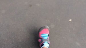 How to skate on Heeleys Как кататься на роликовых кроссовках