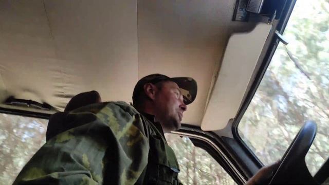 Пчеловодство. Роеловство. Проверка ловушек в лесу. Пчёлы разведчики ищут  ловушки для бродячих роёв.