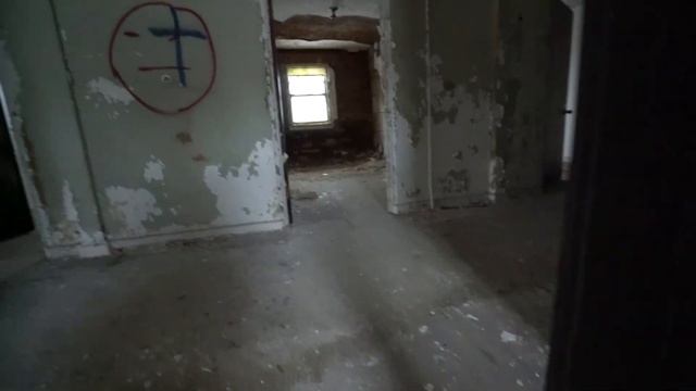 Pretending an Autoclave is a Baby Incinerator at an Abandoned State Hospital смотреть онлайн