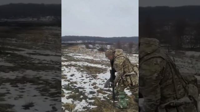 "Волшебная хреновина" - российские военные опробовали странный 15-килограммовый пулемет из КНДР