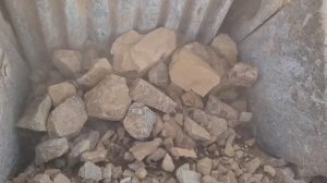 Строительство, дробление щебёнки