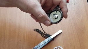 Как заменить батарейку в карманных кварцевых часах