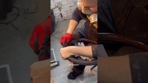 Рулевая CARDREAM. Рабочий процесс рулевого отдела: перетяжка руля кожей Mitsubishi Pajero 4.