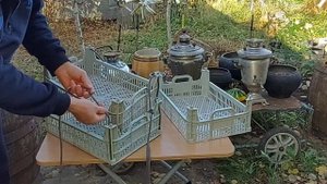 Из пластиковых ящиков отличный декор. Кашпо своими руками