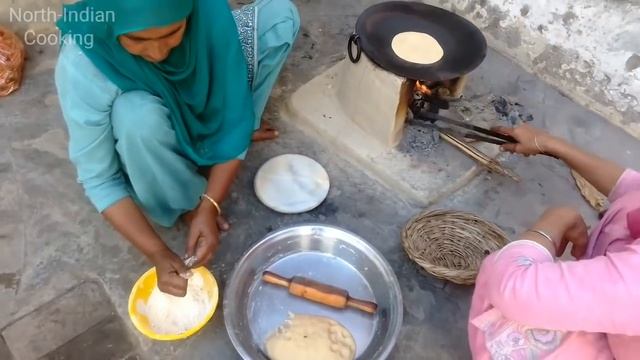 Roti prepared by Indian village women || village lifestyle // life of Punjab // Rural lifestyle смотреть онлайн