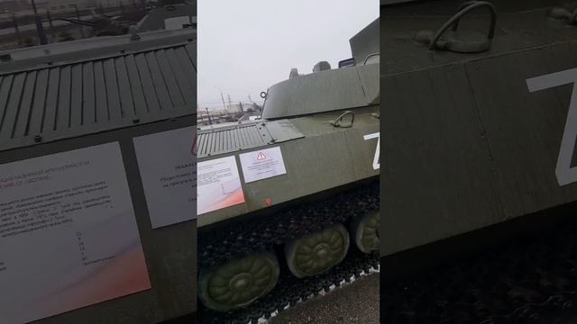 Выставка российской и советской военной техники на территории Государственного музея Оружия в Туле