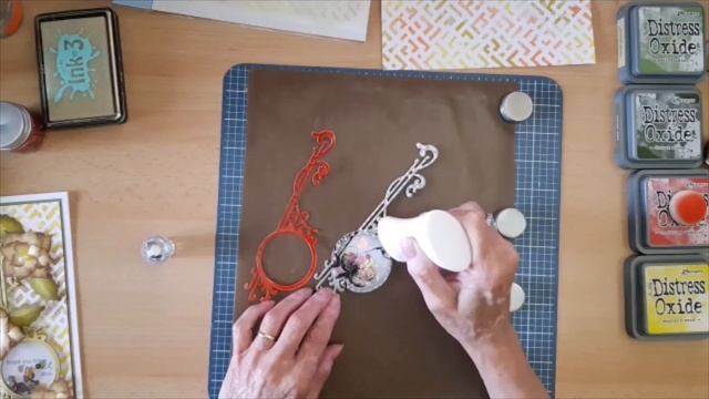 Stencil spray en Elizabeth Crafts design Florals 2 en Elegant Ornament