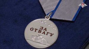 ЗМО Евкуров награждает участников СВО в госпитале