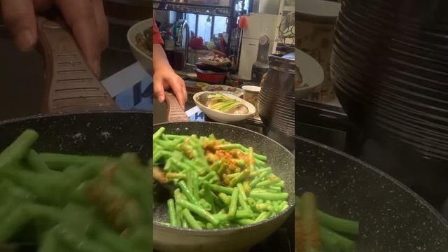 how to stir-fried green beans w/ garlic and Thai spicy powder satisfying food #short #food #video