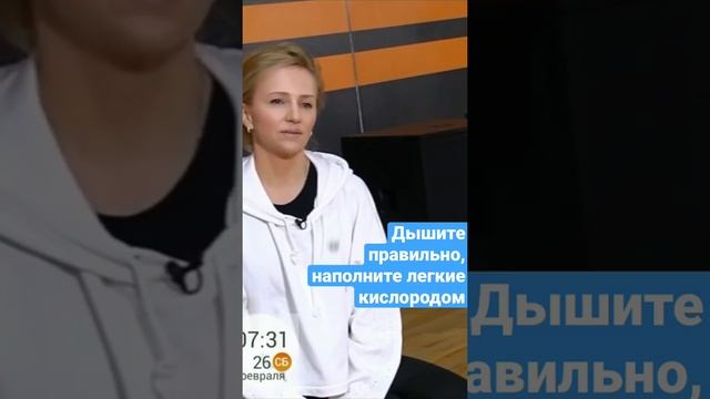 При правильном дыхании легкие полностью наполняются кислородом. А При суете поверхностное дыхание.