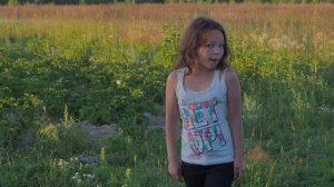 поет Настя подпевает Вова