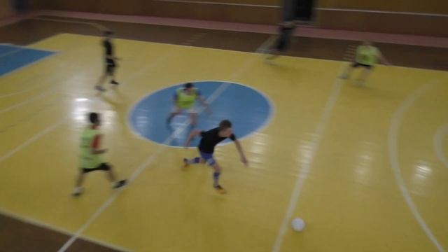 Титан  8 : 3  Фаворит