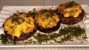 Шампиньоны, фаршированные крабовыми палочками