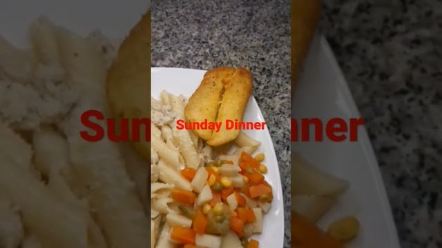 Sunday Dinner| Alfredo Penne with Chicken , Garlic Bread and Mixed Veggies#blackfamily  #foodporn