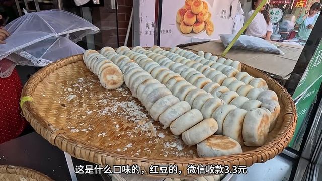 中國山東大集市，早晨七點的露天早餐，大包子香氣逼人，籠屉就有三米高；栗子豌豆糕，手撕大骨頭，肉夾饃搭配鴨肚餅，越辣越開心；鷄蛋灌餅加肉又加腸，真過癮/Shandong Market/4k