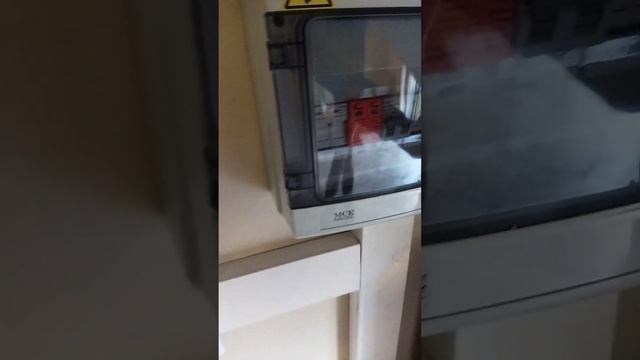 Installation of a 5Kw Deye Hybrid Grid tie inverter with a Hubble AM5 and 335Kwp Longi modules