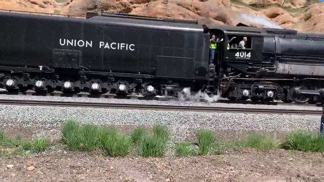 Union Pacific 4014 and 844 eastbound in Echo Canyon, Utah