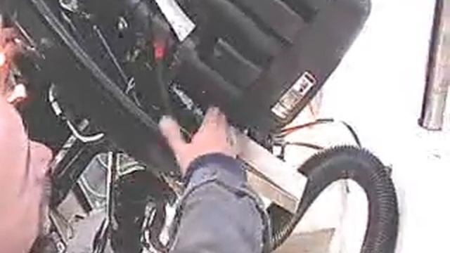 Oil filter change on four stroke outboards смотреть онлайн