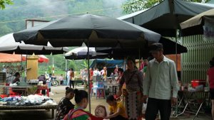 17 Year Old Single Mother Harvesting Red Potatoes With Her Daughter - Ly Tieu Ca