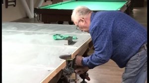 В Ледовом дворце ремонтируют бильярдные столы