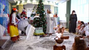 Новогодний праздник в группе Радуга